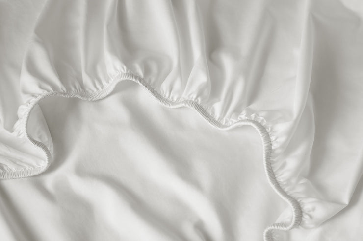 White Fitted Sheet Set: 1 Fitted Sheet & 2 Pillow Cases: 100 % Organic Cotton